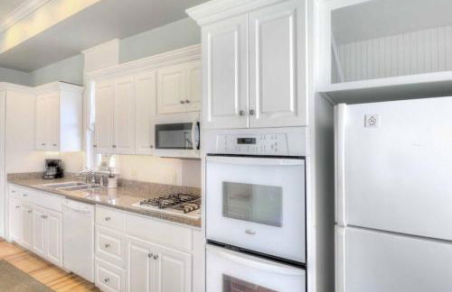 Centennial Coast Cottage - with Heated pool - Foto 33