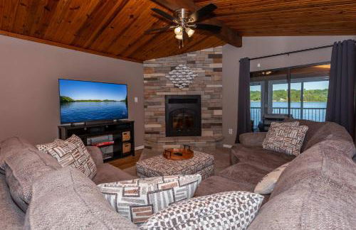 Lakefront Family Home Private Dock with Huge Views - Foto 6