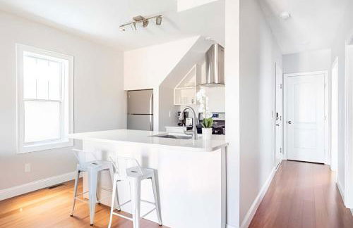 Jennifer's Chic Modern 1st Floor Apt Private Patio - Foto 1