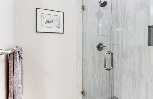 Walk to Mile High Stadium Modern Denver Townhome - Foto 16