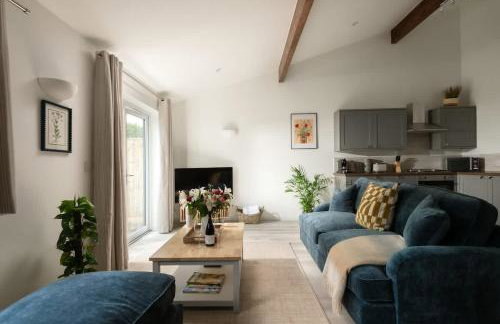 Goodwood - Modern Stay in Cotswolds with Hot Tub - Foto 10