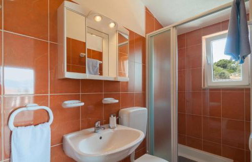 Gorgeous Apartment In Supetar-Splitska - Photo 21