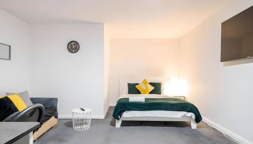 Modern Derby Studio - Sleeps 4, Close to Amenities & Parking - Foto 2