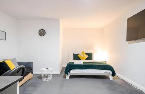 Modern Derby Studio - Sleeps 4, Close to Amenities & Parking - Foto 2