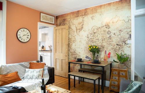 Cosy 3 Bedroom House - Private & Central - Ultra WiFi - Foto 2