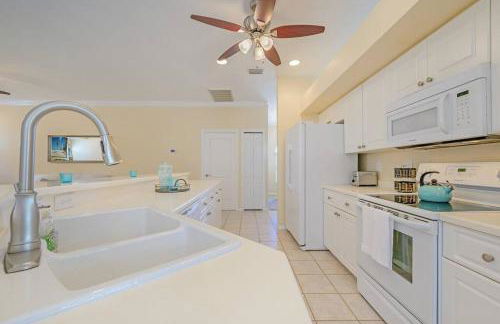 Paradise Escape Luxury Pool w/Game Room King Bed - Foto 30