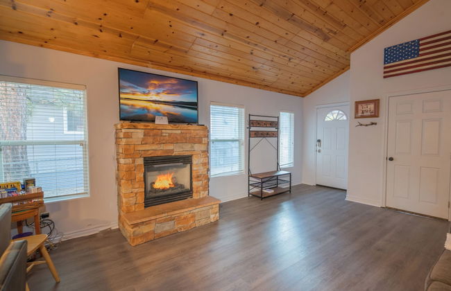 Brown Bear Lodge - Cozy mountain home situated within the quiet and ideal Sugarloaf neighborhood - Foto 24