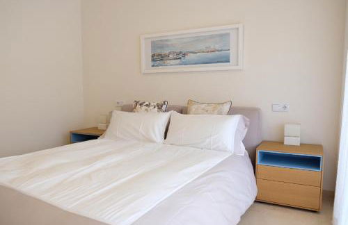 luxury modern apartment with terrace, pool and garage! - Photo 11