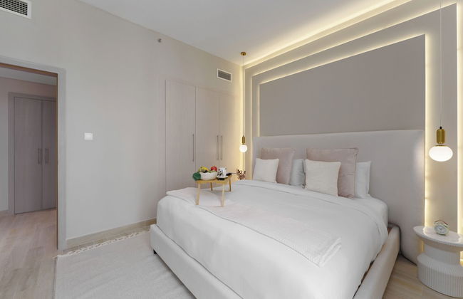 Maison Privee - Charming Retreat w/ Panoramic Views on Yas Island - Photo 6