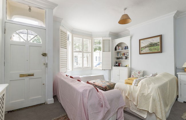 JOIVY Charming 3 bed house with a rooftop terrace - Photo 18