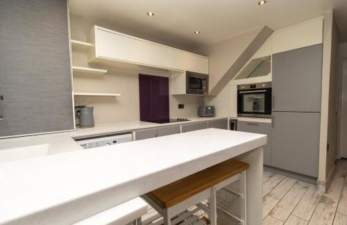 Free Driveway Parking, 3 Double Bedroom House, Quiet Private Estate, Fast WIFI, Ideal for Long Term Contractor, etc Stays, 3 miles 7 mins drive to Nissan, 15 mins to Sunderland Newcastle, Regular Housekeeping Options - See Our Site for Assurance - Foto 14