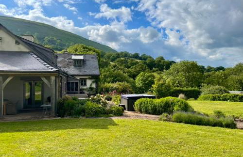 Luxury Spacious Country Home w/ Mountain Views - Photo 54