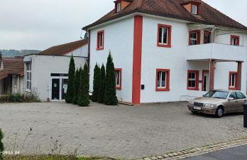 Große Monteurwohnung bei Würzburg bis 6 Personen mit eigenen gratis Parklätzen und Grill und WLAN 3x Schlafzimmer - nur Einzelbetten - Foto 24