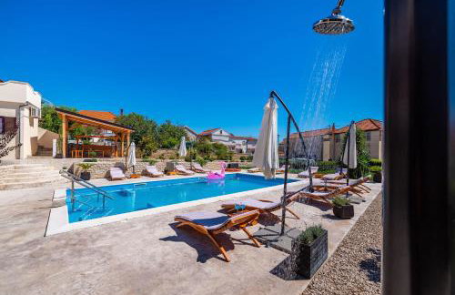 Merita Apartments with Pool - Photo 50