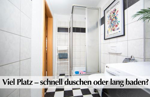 Helle 80m2 Maisonette FEWO mit tollem Balkon ins Grüne, Kingsize Bett, Smart-TV - Nur ein kurzer Spaziergang in die Altstadt und zum Domplatz - Kostenlose Parkplätze in den umliegenden Straßen - Ausgewählte Empfehlungen für Erfurt inklusive - Foto 16