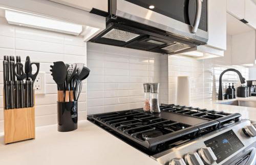 Modern Living, Stunning city views, 1Mile to Dodger Stadium - Photo 13