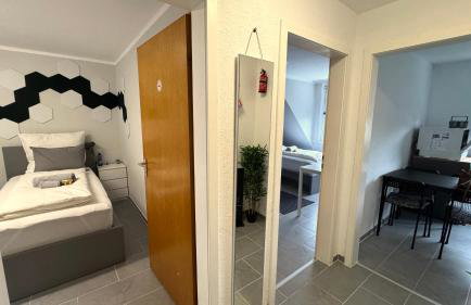 DUTTI'S HOME - Apartment B I 2 Rooms I 4 Beds I Kitchen I WiFi I TV I Parking I Autobahn - Foto 15