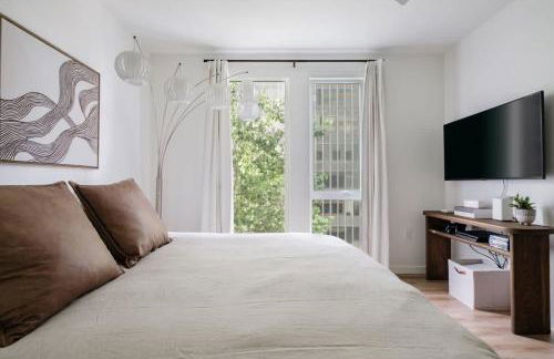 Balcony View and King Beds Walk to Golden 1 Center - Foto 47