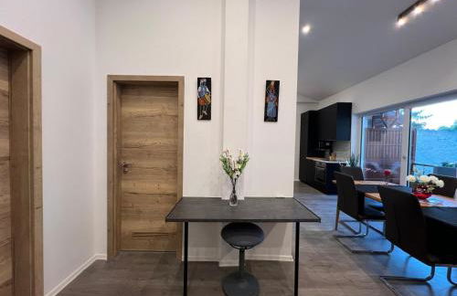 VipStay - Stilvoll und geräumige Apartments mit Terasse oder Balkon, Küche, kostenloses Parken, WLAN, Smart Tv - Foto 31