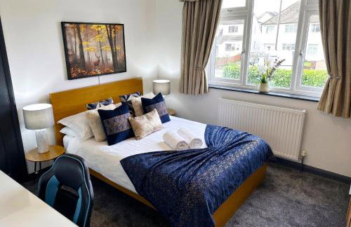 Green Haven Villa - 4BR Spacious House with Hot tub, Ample Parking, Air Condition, WIFI, Netflix, Patio & Garden - Foto 2