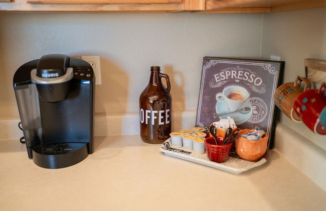 Cozy Hidden Gem - 3BR - 1Den w Backyard - Foto 21