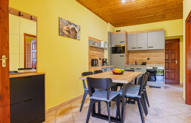 4 bedroom Apartment in Balatonszárszó with garden and terrace - Photo 16