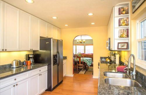 Sea Breeze! Walk to Beach!! In the Village! BBQ! Fast WiFi!! Dog Friendly! - Foto 17