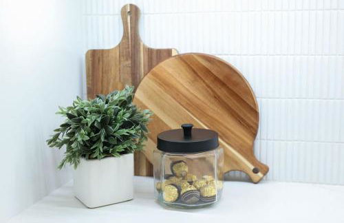 Excellence by Urooms Apartments Near NYC and Newark Airport with Parking - Foto 36