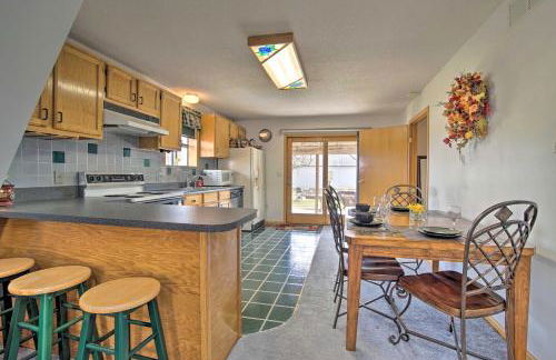 Vivid Cedar Ridge Cabin about 23 Miles to Wichita! - Foto 6