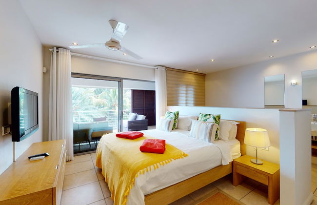 Bon Azur Beachfront Suites & Penthouses with LOV - Photo 15