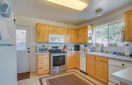 Alton Cabin with Deck about 2 Mi to Dixie Natl Forest! - Foto 10