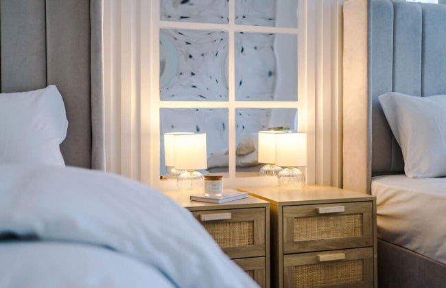 Modern & Chic Four Bedroom Home - Foto 8