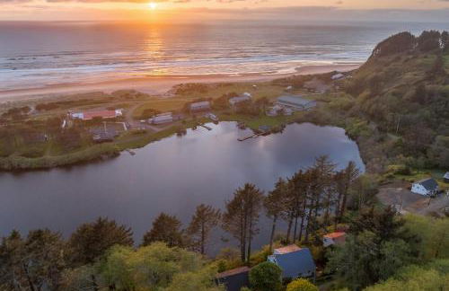 Walk to Winema Road Beach Home with Hot Tub! - Foto 27