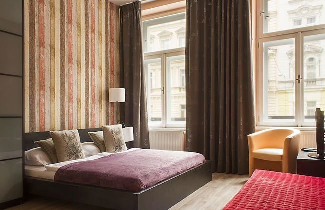 Royal Court Apartments - Photo 19