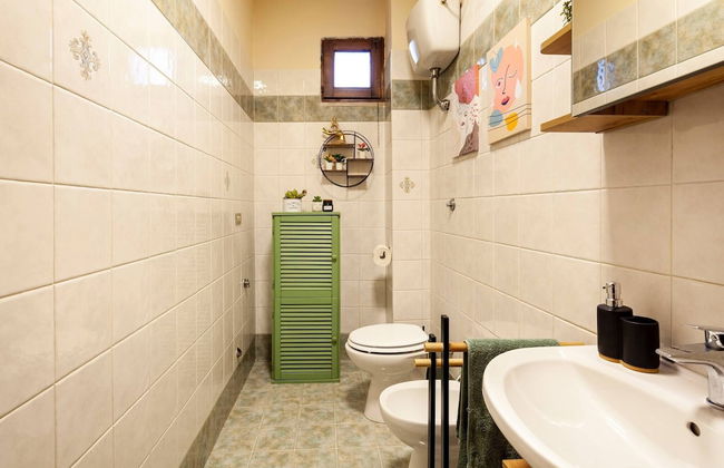 - The Artist Village - Photo 8