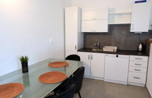 Apolo Apartments - Pool & Garden Retreat - Foto 60