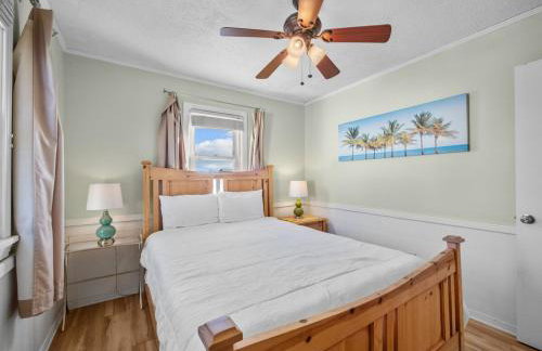 Pets OK Beach Home, Short Walk Beach Access, and Views - Foto 7