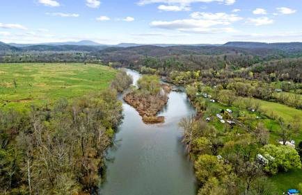 Serene Riverfront Cabin Haven near South Branch Potomac River in West Virginia - Foto 40