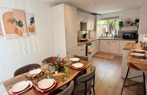 Modern 4BR House - Sleeps 10 - Central Birmingham - FREE Parking - Foto 1