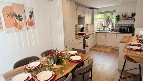 Modern 4BR House - Sleeps 10 - Central Birmingham - FREE Parking - Foto 1