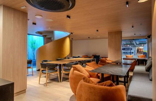 Viva hospedagens - Flat 009 beira mar com Varanda e piscina aquecida - Photo 45