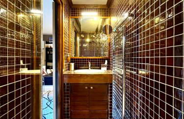 Bright apartment with balcony and pool - Photo 9