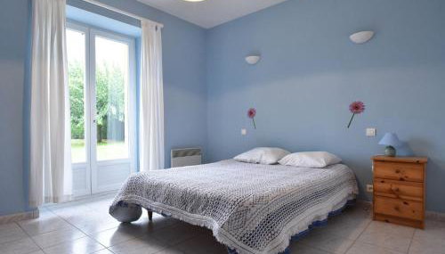 Holiday home with pool, enclosed garden - Photo 4