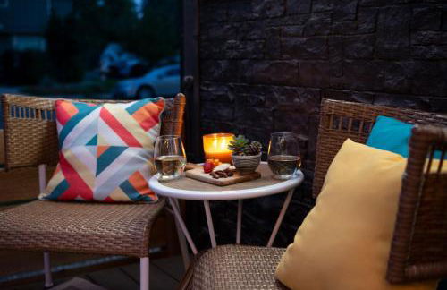 Cozy Bungalow Hot Tub & Fire Pit, Walk Downtown - Foto 5