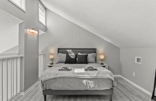 NEW King with Loft Beach Near Gulf - Foto 13