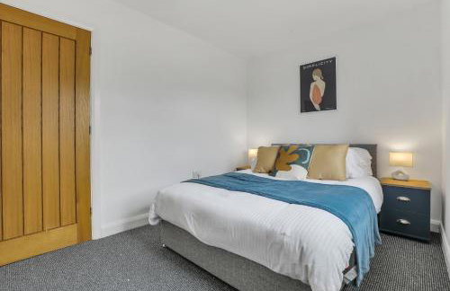 Comfortable 3-Bed Dormer Bungalow Family & Business Friendly - Photo 32