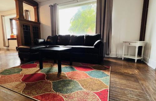 Penn House - Beautiful 3 Bedroom Apartment - Photo 3