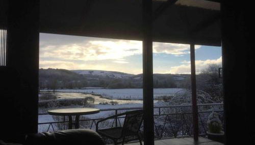 Riverside Chalet in heart of Lampeter, West Wales - Foto 4