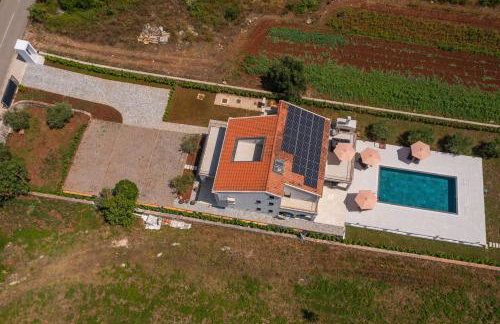 Green & Blue Five Bedroom Villa with Private Pool and Complete Privacy - Photo 53