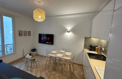 PARIS-ALESIA Super appartement 2 pièces de 39m2 - très cosy pour 1 - 5 personnes totalement refait à NEUF -ENTIRE APARTMENT LUXURIOUS AND WARM -PARIS ALESIA 14ème - Proche Aéroport Paris-Orly - Parc des Expositions Porte de Versailles FREE WIFI GRATUIT - Foto 4